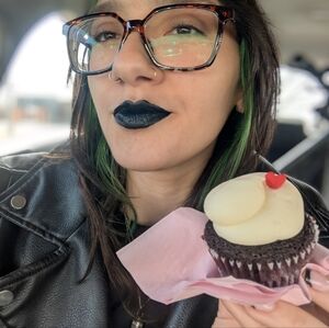 Meet your Posher, Kayla